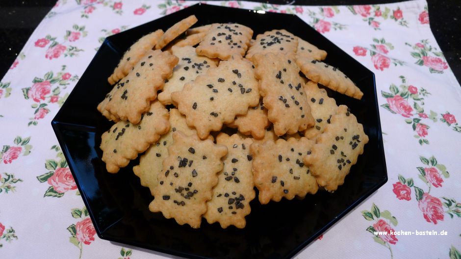 Käse-Cracker mit schwarzem Meersalz | kochen und basteln